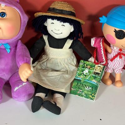LOT 91C: Doll Collection - Madam Alexander Dolls in Box, Cabbage Patch Kids, Country Girl & More