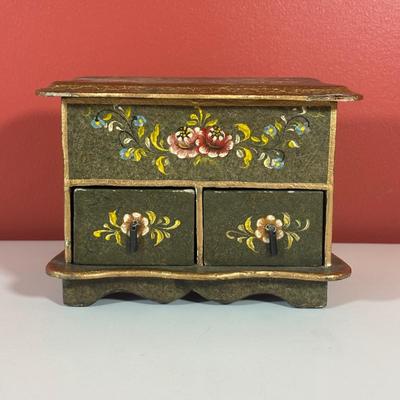 LOT 98C: Makeup/Jewelry Organizers, Trinket Dishes & More