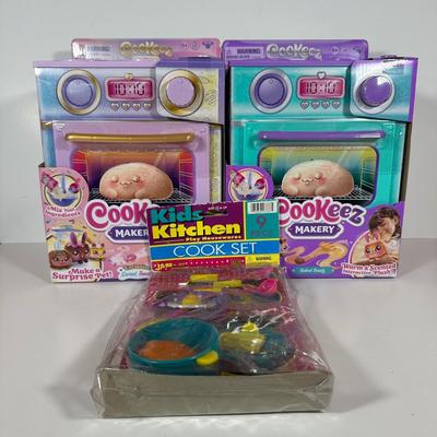 LOT 101C: Two Cookeez Makerys NIP & More
