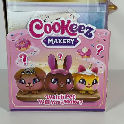 LOT 101C: Two Cookeez Makerys NIP & More