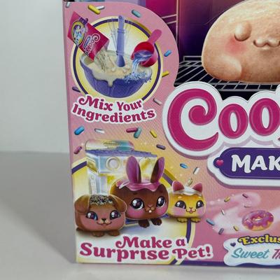 LOT 101C: Two Cookeez Makerys NIP & More