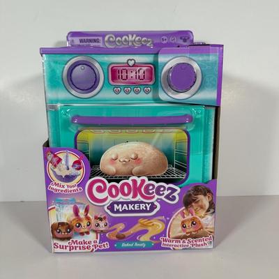 LOT 101C: Two Cookeez Makerys NIP & More