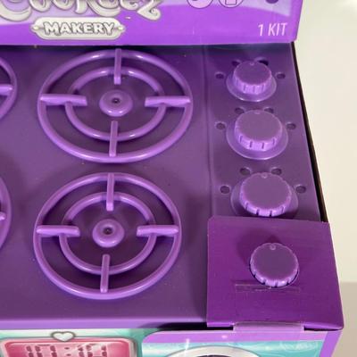 LOT 101C: Two Cookeez Makerys NIP & More