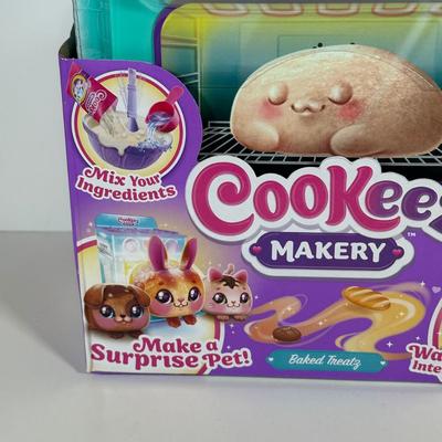 LOT 101C: Two Cookeez Makerys NIP & More