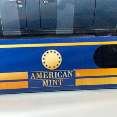 LOT 111C: American Mint Die Cast 1961 Lincoln x 100 Kennedy Car in Box