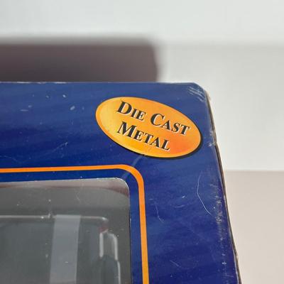 LOT 111C: American Mint Die Cast 1961 Lincoln x 100 Kennedy Car in Box