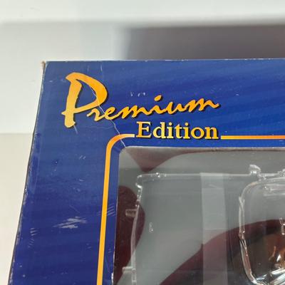 LOT 111C: American Mint Die Cast 1961 Lincoln x 100 Kennedy Car in Box