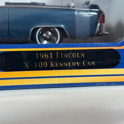 LOT 111C: American Mint Die Cast 1961 Lincoln x 100 Kennedy Car in Box