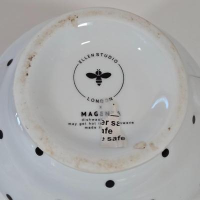 LOT 142B: Ellen Studio London Teapot, Creamer, and Tray and 2 Plastic Serving Platters