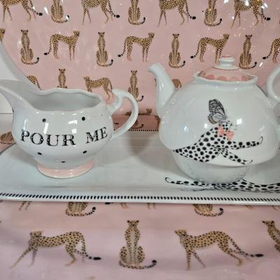 LOT 142B: Ellen Studio London Teapot, Creamer, and Tray and 2 Plastic Serving Platters