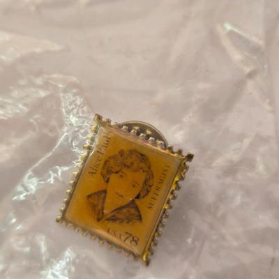 LOT 149B: Various Vintage Buttons