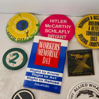 LOT 149B: Various Vintage Buttons