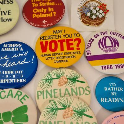 LOT 149B: Various Vintage Buttons