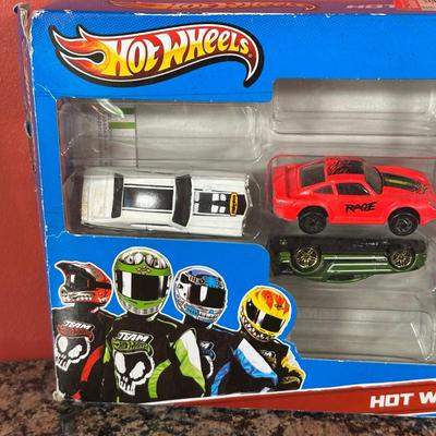 LOT 158C: Large Collection Of Hot Wheels/Matchbox Cars New In Package