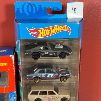 LOT 158C: Large Collection Of Hot Wheels/Matchbox Cars New In Package