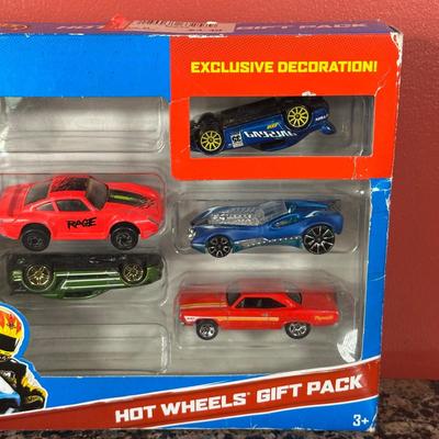 LOT 158C: Large Collection Of Hot Wheels/Matchbox Cars New In Package