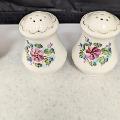 Russian Hand Painted Vase Napkin Holder & Salt & Pepper Shakers #68