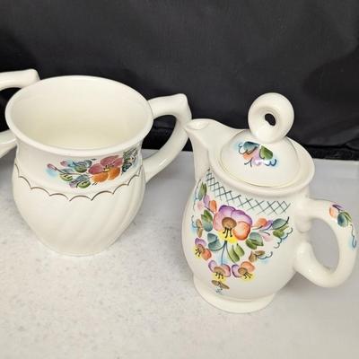 International Marked Coffee Cups & Pot #70