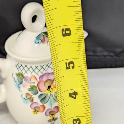 International Marked Coffee Cups & Pot #70