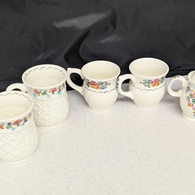 International Marked Coffee Cups & Pot #70