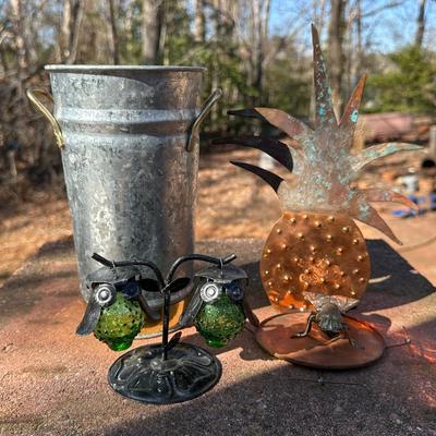 Lot of Outdoor Dining and Trinket Items