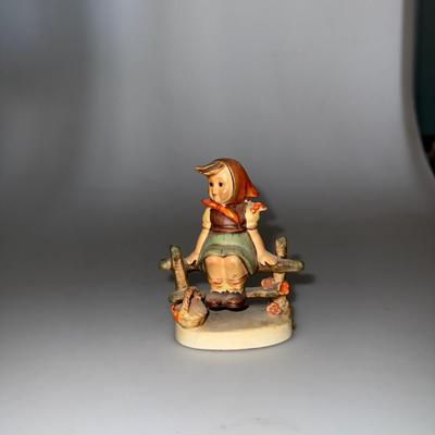 Goebel Hummel #112 3/0 "JUST RESTING" Figurine Western Germany