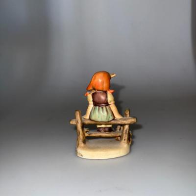 Goebel Hummel #112 3/0 "JUST RESTING" Figurine Western Germany
