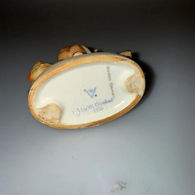 Goebel Hummel #112 3/0 "JUST RESTING" Figurine Western Germany