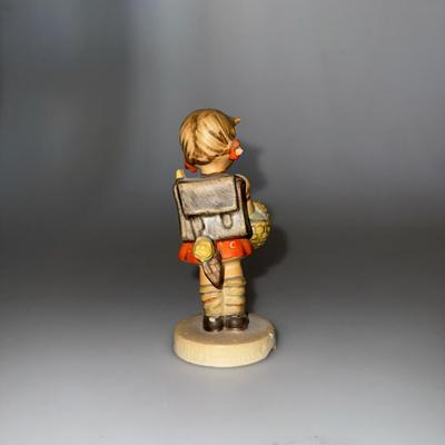 M.I. Hummel 81 ‘School Girl"