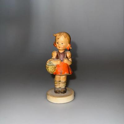 M.I. Hummel 81 ‘School Girl"