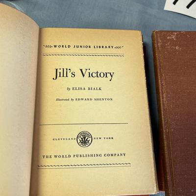 Vintage World Junior Library Book Set