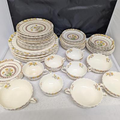40+ Pieces Of Copeland Buttercup By Spode Dinner Dishes #81 (HW)