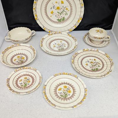 40+ Pieces Of Copeland Buttercup By Spode Dinner Dishes #81 (HW)