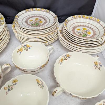 40+ Pieces Of Copeland Buttercup By Spode Dinner Dishes #81 (HW)