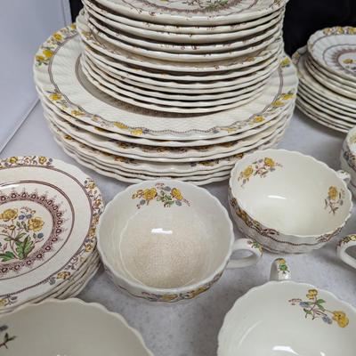 40+ Pieces Of Copeland Buttercup By Spode Dinner Dishes #81 (HW)