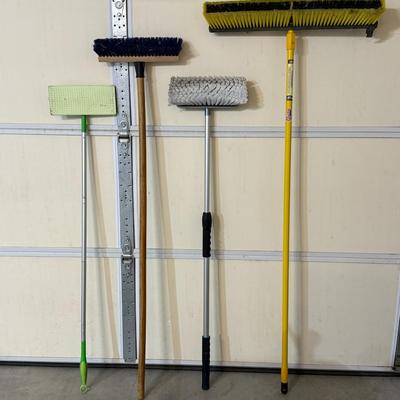 Sholve, Broom, Push broom and Mop Lot