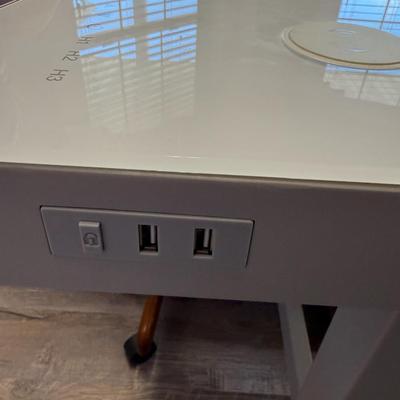 White liftable desk