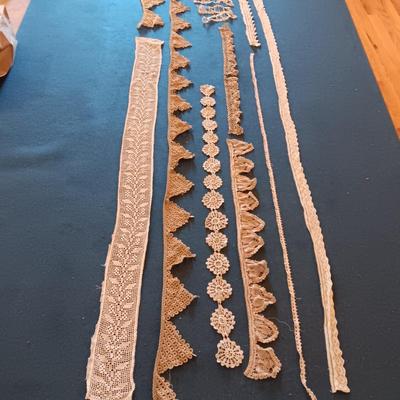 VARIOUS PIECES OF HANDMADE VINTAGE LACE