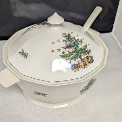 Classic Collection Happy Holidays Nikko Tureen & Lid #90 (HW)