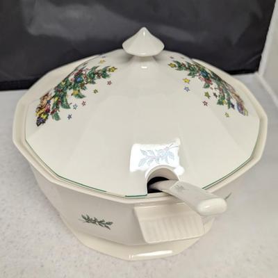 Classic Collection Happy Holidays Nikko Tureen & Lid #90 (HW)