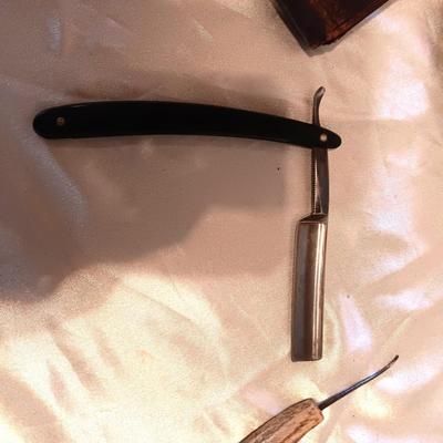 BARBERS SPECIAL STRAIGHT EDGE RAZOR, ANTLER HANDLED PICK AND A LEATHER WALLET