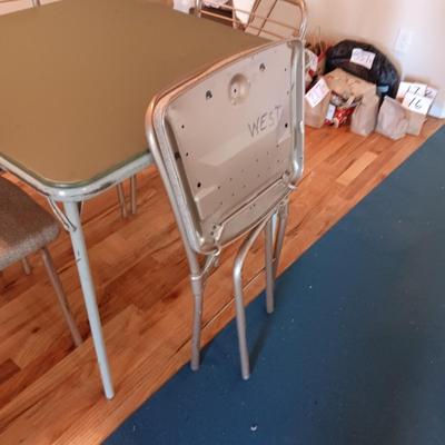 FOLDING CARD TABLE AND 4 FOLDING CHAIRS