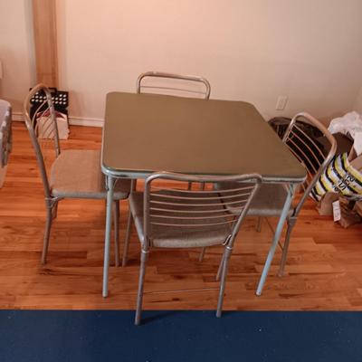FOLDING CARD TABLE AND 4 FOLDING CHAIRS