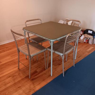 FOLDING CARD TABLE AND 4 FOLDING CHAIRS