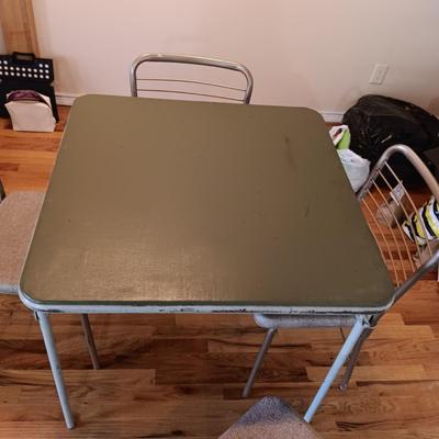 FOLDING CARD TABLE AND 4 FOLDING CHAIRS