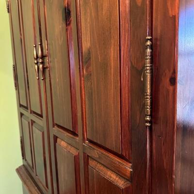 Beautiful Vintage Wooden Bedroom Armorie