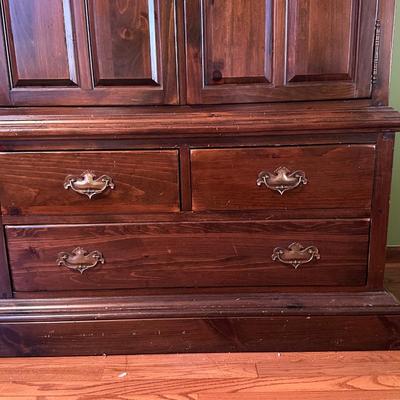 Beautiful Vintage Wooden Bedroom Armorie