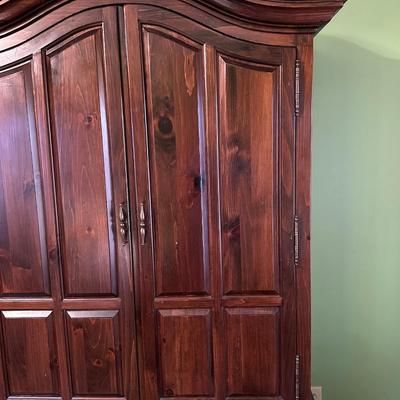 Beautiful Vintage Wooden Bedroom Armorie