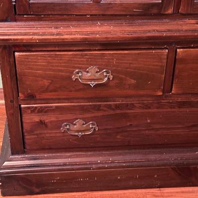 Beautiful Vintage Wooden Bedroom Armorie