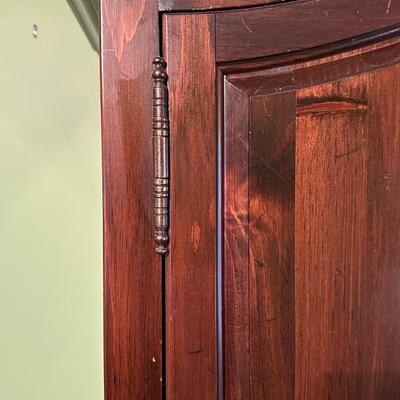 Beautiful Vintage Wooden Bedroom Armorie